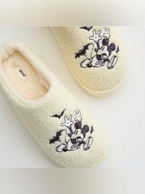 aerie Cream Sherpa Women’s Slip-On Slippers Halloween Mickey Mouse Embroidery